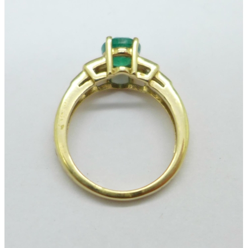 1088 - A 9ct gold, emerald and diamond ring, 3.5g, J