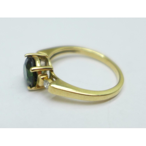 1089 - A 9ct gold, green stone and diamond ring, 2g, J