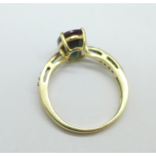 1090 - A 9ct gold ring with faceted main stone and stone set shoulders, 2.4g, N