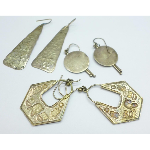 1107 - Three pairs of silver and white metal earrings