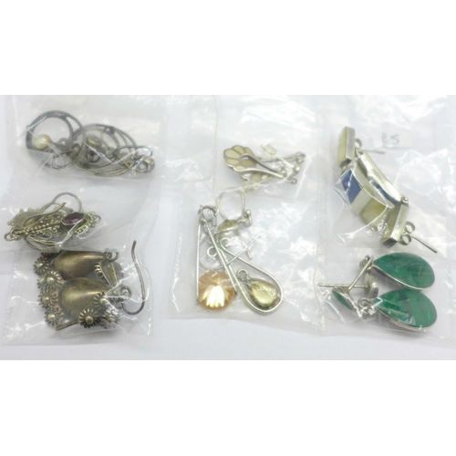 1113 - Seven pairs of silver earrings