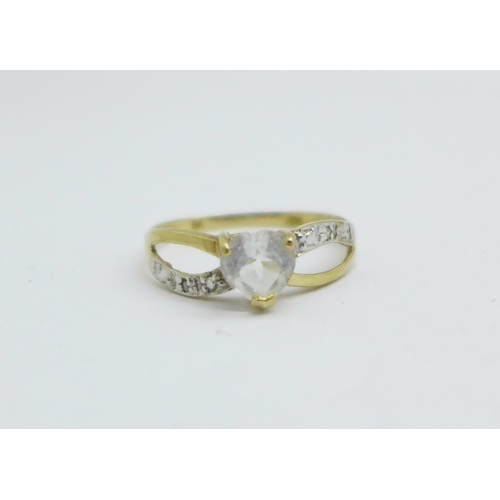 1122 - A 9ct gold heart shaped ring with a small diamond set on each shoulder, 1.1g, O