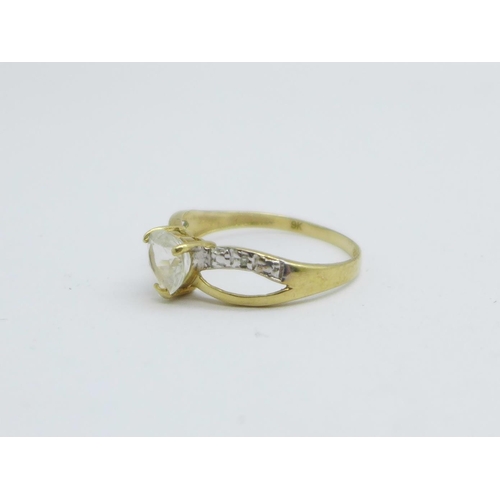 1122 - A 9ct gold heart shaped ring with a small diamond set on each shoulder, 1.1g, O