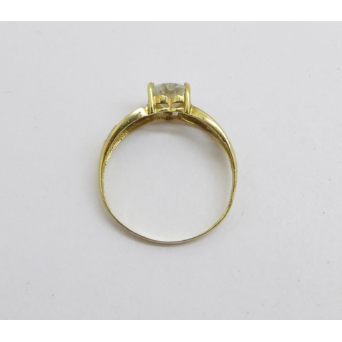 1122 - A 9ct gold heart shaped ring with a small diamond set on each shoulder, 1.1g, O