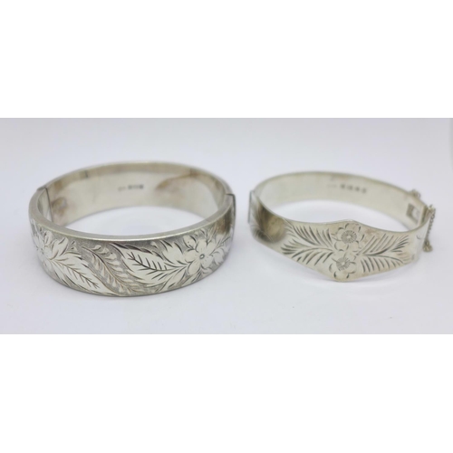 1139 - Two silver bangles, 58g