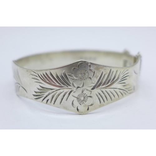 1139 - Two silver bangles, 58g