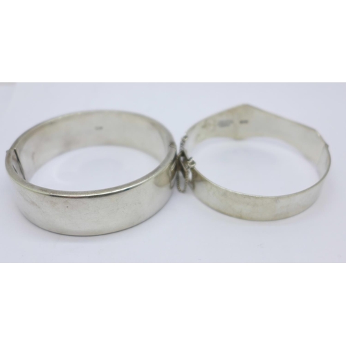 1139 - Two silver bangles, 58g