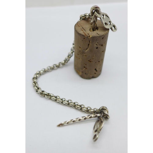 1147 - A silver cork holder