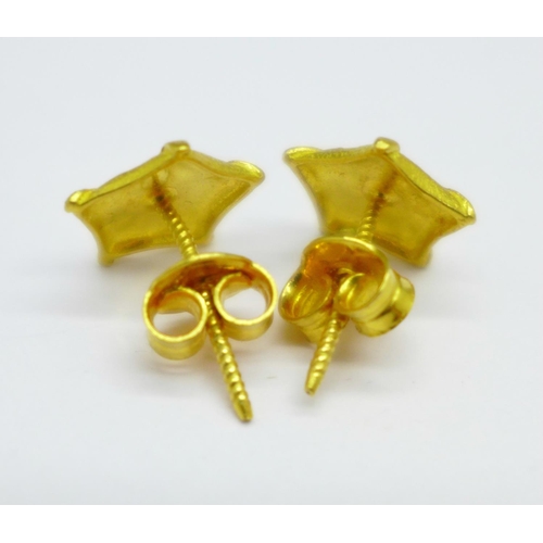 1162 - A pair of 22ct gold earrings, the fasteners marked 916, 2.4g