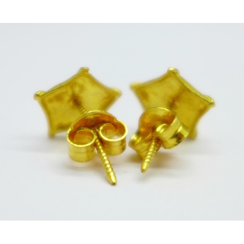 1162 - A pair of 22ct gold earrings, the fasteners marked 916, 2.4g