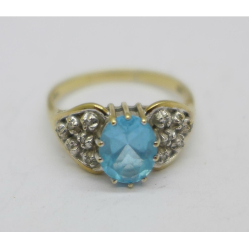 1194 - A 9ct gold, diamond and blue topaz ring, 3.8g, T