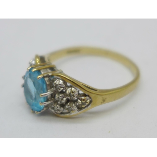 1194 - A 9ct gold, diamond and blue topaz ring, 3.8g, T