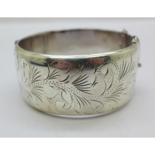 1195 - A wide hallmarked silver bangle, 55g