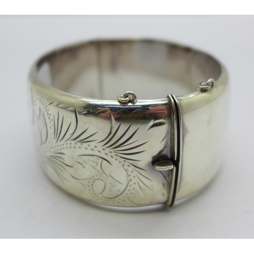 1195 - A wide hallmarked silver bangle, 55g