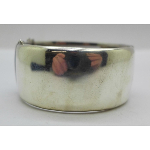 1195 - A wide hallmarked silver bangle, 55g