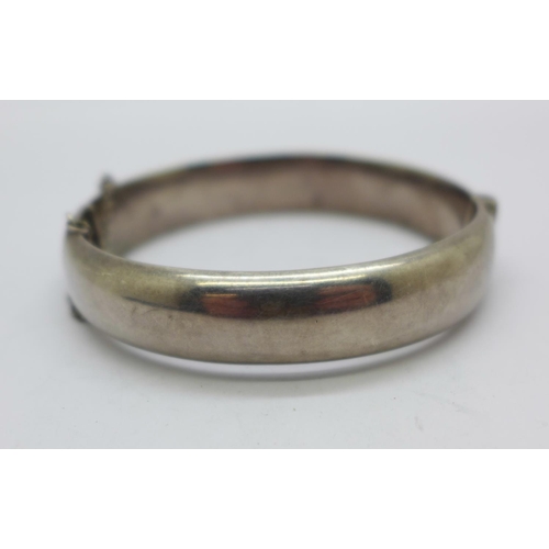 1196 - A hallmarked silver bangle, 21g