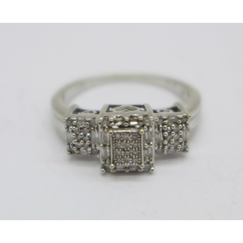 1202 - A 9ct gold and diamond triple square cluster ring, 4.2g, Q