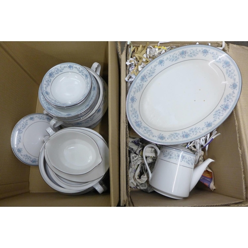 1268 - A collection of Noritake Blue Hill dinnerwares **PLEASE NOTE THIS LOT IS NOT ELIGIBLE FOR POSTING AN... 