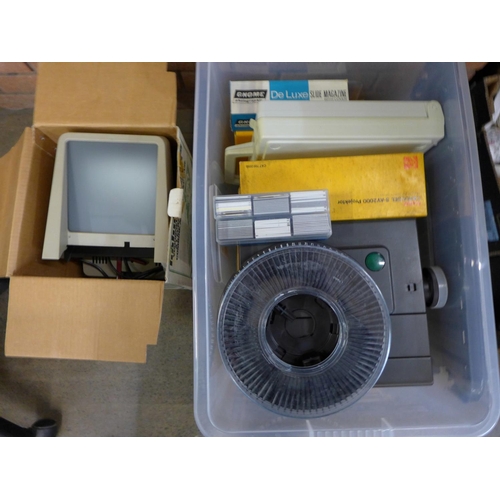 1285 - An Agfa slide projector with approximately 160 35mm slides, a Kodak Carousel magazine and lens, a 35... 