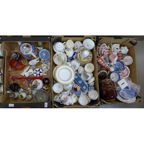 1286 - Five boxes of assorted china and glass **PLEASE NOTE THIS LOT IS NOT ELIGIBLE FOR POSTING AND PACKIN... 