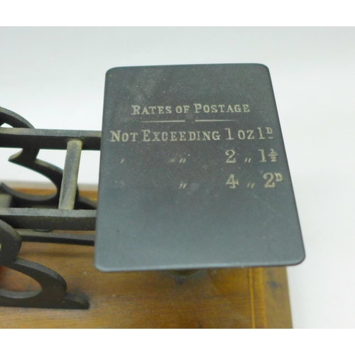 626 - A set of Edwardian postal scales and weights with inlaid wooden base