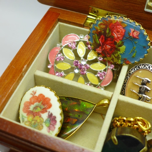 648 - A small cabinet of costume jewellery