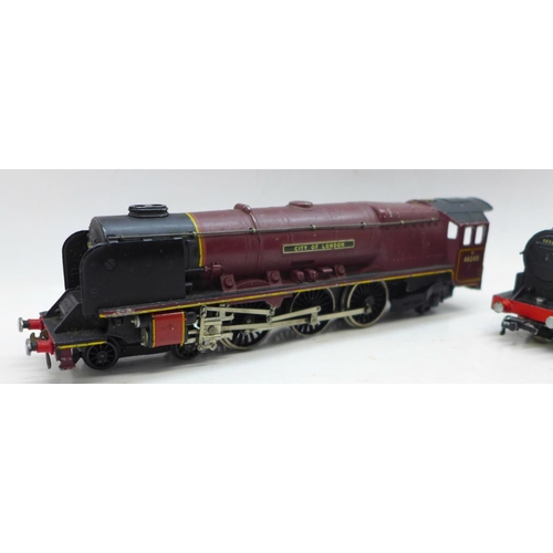 652 - A Hornby OO gauge City of London locomotive and one other