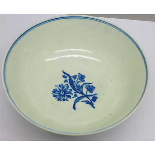 660a - An 18th Century (circa 1755-90) Worcester blue and white tea bowl, 15.5cm diameter