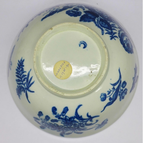 660a - An 18th Century (circa 1755-90) Worcester blue and white tea bowl, 15.5cm diameter