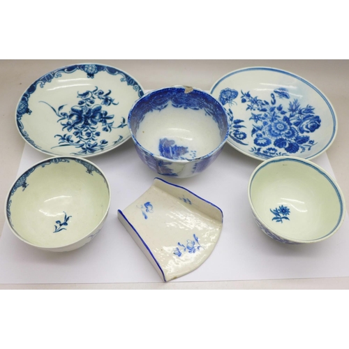 660b - Two 18th Century Worcester blue and white tea bowls and saucers, one other blue and white bowl (chip... 