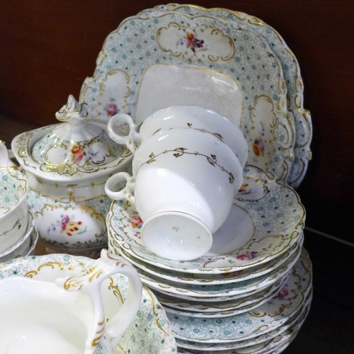 662 - An early Victorian Coalport tea set, six setting with cream, lidded sugar bowl, slop bowl and two se... 