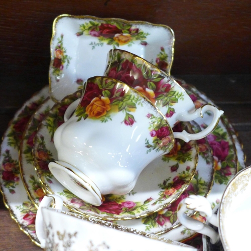 665 - Royal Albert Old Country Roses china and Regal Series cups and saucers, (5+6), (Regal second quality... 