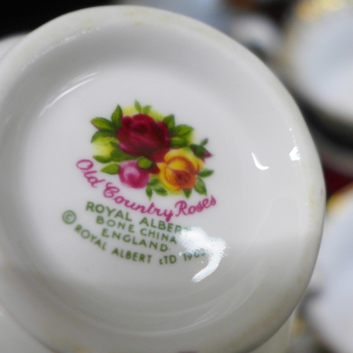 665 - Royal Albert Old Country Roses china and Regal Series cups and saucers, (5+6), (Regal second quality... 