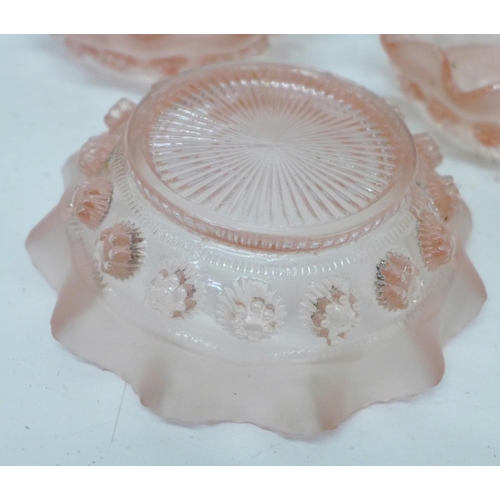 695 - Six peach glass dessert dishes with scallop edge rims