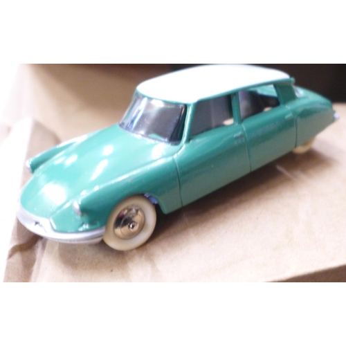 715 - Thirteen Dinky Toys model vehicles; Citroen DS19, 24C, made in China by DeAgostini