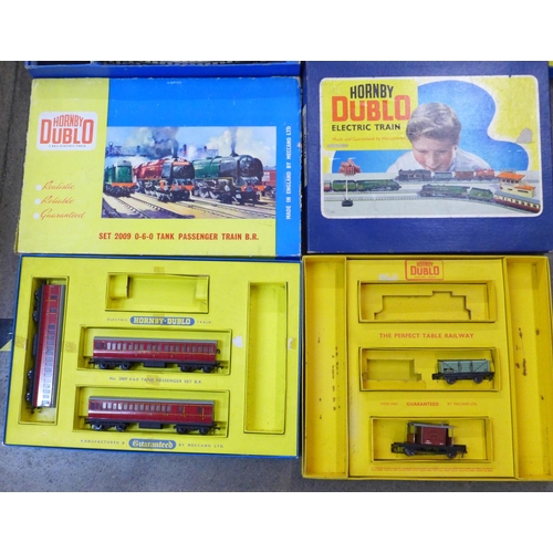 797 - Four Hornby Dublo electric train set boxes, set 2016, 2009, EDG16 and EDP1, two with some contents