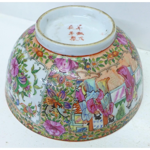 804 - A Chinese famille rose bowl, 25cm diameter