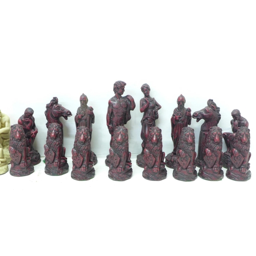 819 - A set of chess pieces