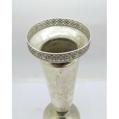 851 - A silver vase, repaired at the stem, 18cm