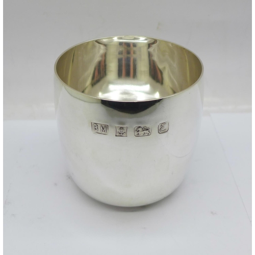 853 - A silver tumbler cup, 154g