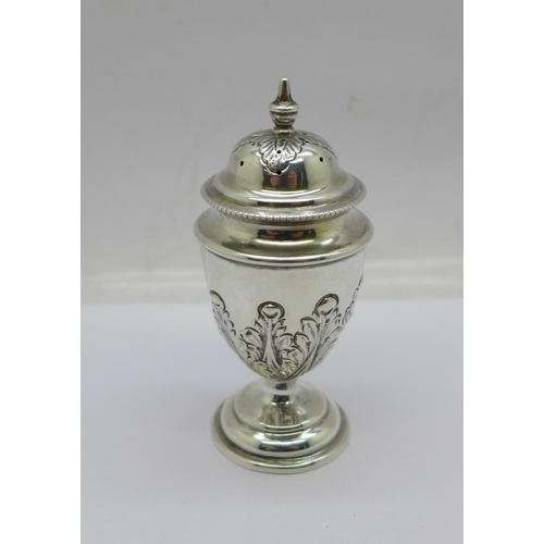 860 - A silver pepper, Henry Williamson Ltd., Birmingham 1900, 29g