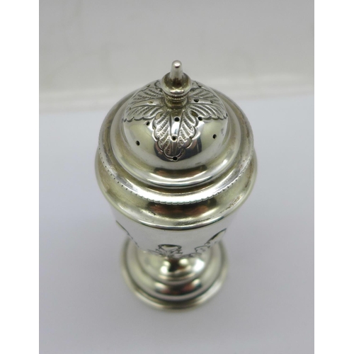 860 - A silver pepper, Henry Williamson Ltd., Birmingham 1900, 29g