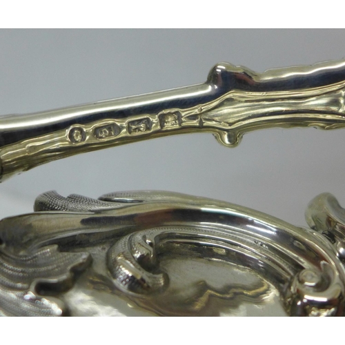 863 - A Victorian silver swing handled dish, Sheffield 1839, 1115g