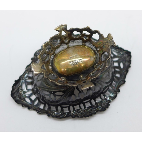 866 - A Victorian silver bon-bon dish, 33g