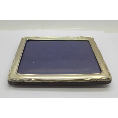 870 - A silver photograph frame with wooden back, Birmingham 1926, height 16cm