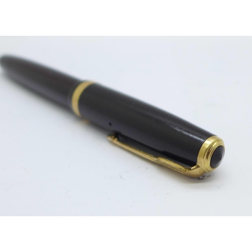 882 - A Parker Duofold pen with 14k nib and pump action