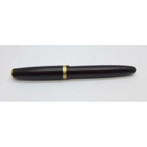 882 - A Parker Duofold pen with 14k nib and pump action