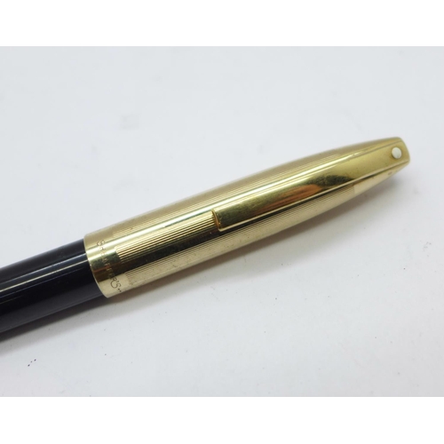 886 - A Sheaffer pump action pen with 14k gold nib