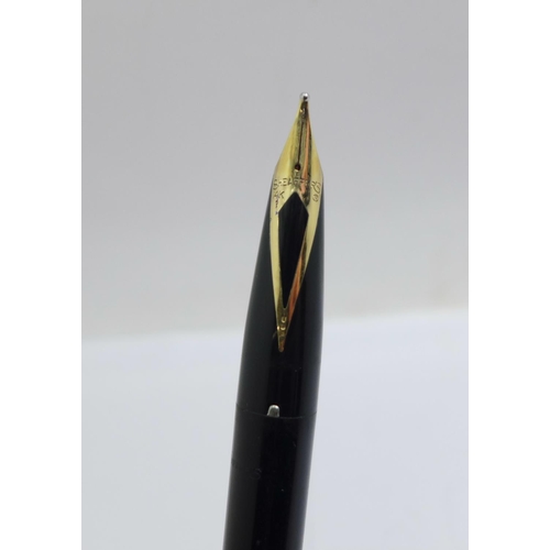 886 - A Sheaffer pump action pen with 14k gold nib