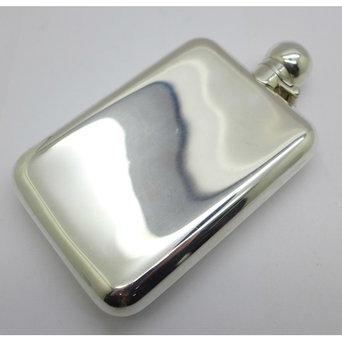 907 - A silver hip flask, Sheffield 1979, 197g